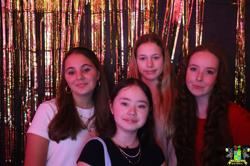 ../Images/Jeugd Opwarmbal Photobooth 240.jpg